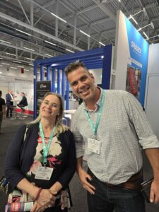 Ingrid van Bijsterveld en Jan-Peter van de Reijt van MIREC tijdens E-Waste World 2024 